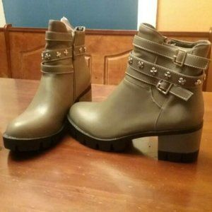 Women Gray Metallic Buckle Strap Zipper Ankle Boots - Med Heel - Size 10/11 NIB